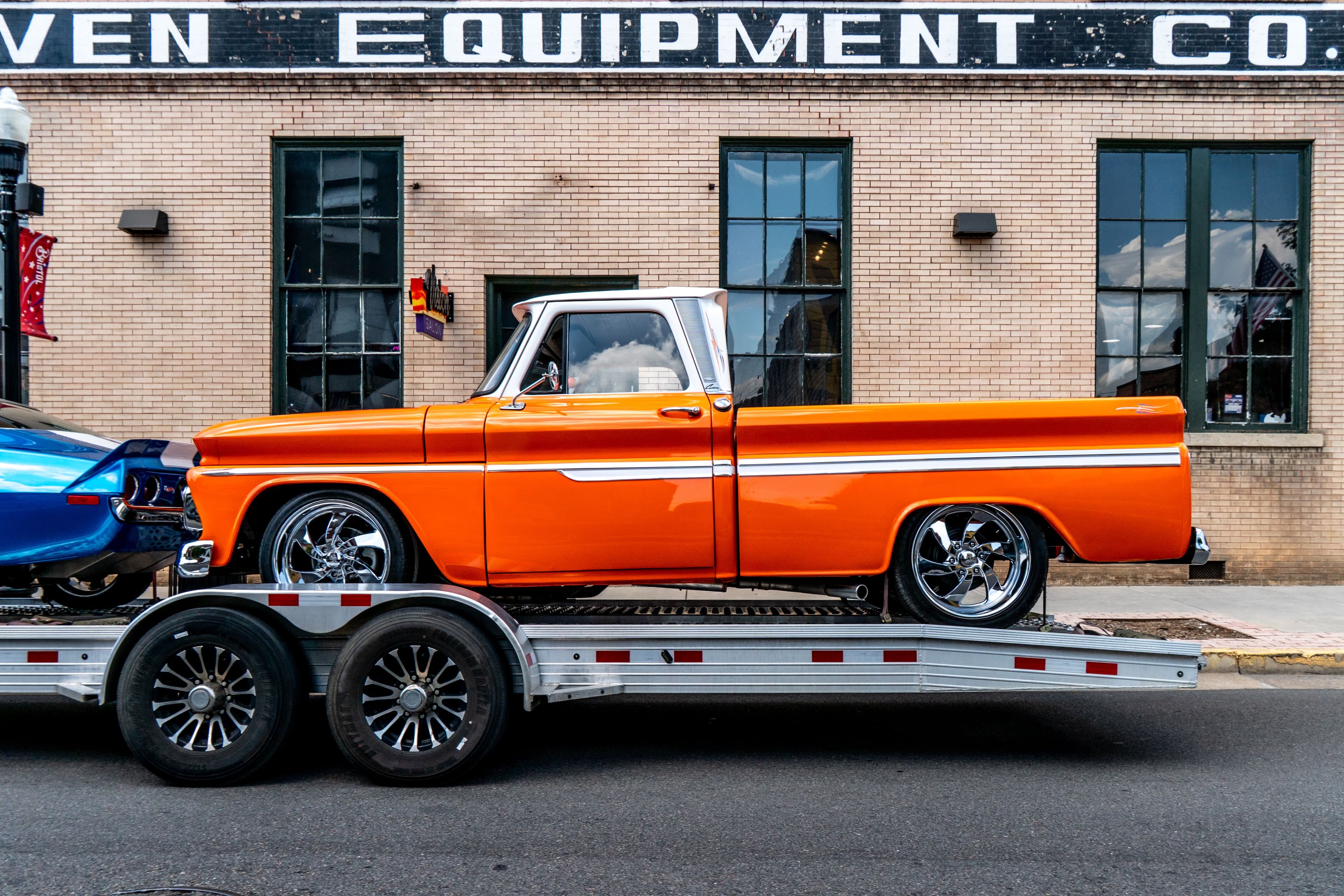 Hot shot trucking insurance guide for owner-operators from Dragon Insurance